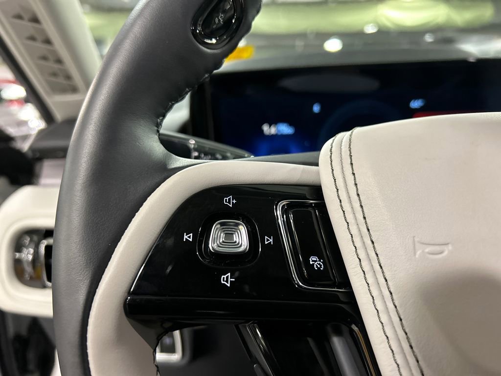 Used 2026 Lincoln Aviator AWD image 12