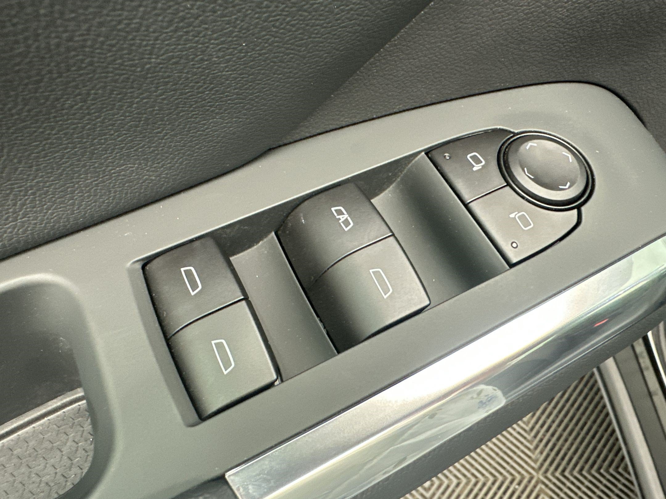 Certified 2026 Chevrolet Traverse LT AWD/4WD image 14