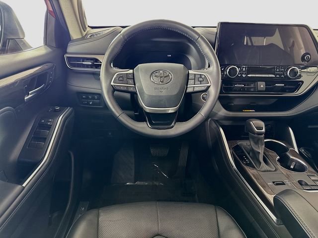 Used 2024 Toyota Highlander Limited image 22