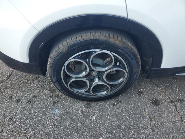 Used 2024 Alfa Romeo Tonale Ti w/ Premium Interior Package image 7