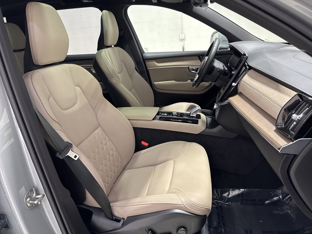 Used 2025 Volvo XC90 B6 Plus image 36