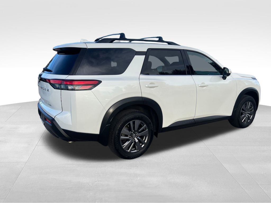 Used 2024 Nissan Pathfinder SV image 6