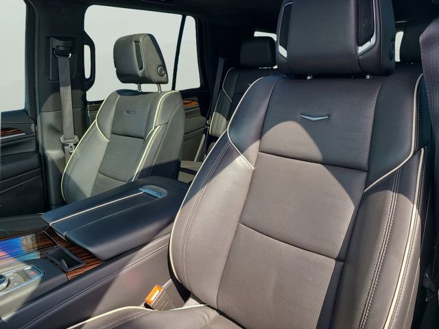 Used 2023 Cadillac Escalade Premium Luxury AWD/4WD image 20