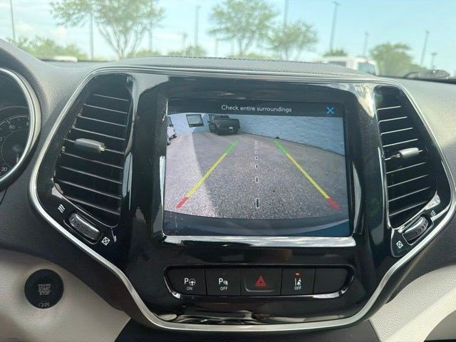 Used 2022 Jeep Cherokee Limited AWD/4WD image 32