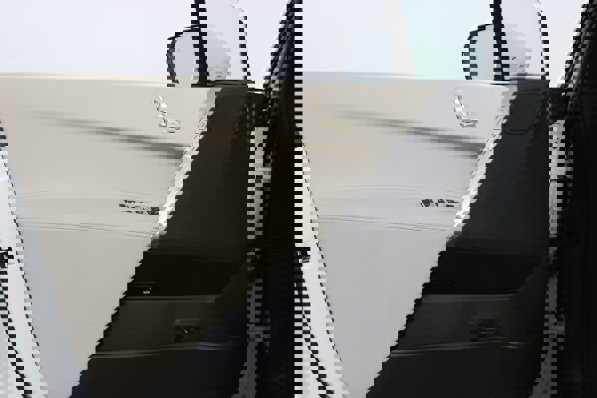 Used 2023 BMW iX xDrive50 w/ Sport Package image 41