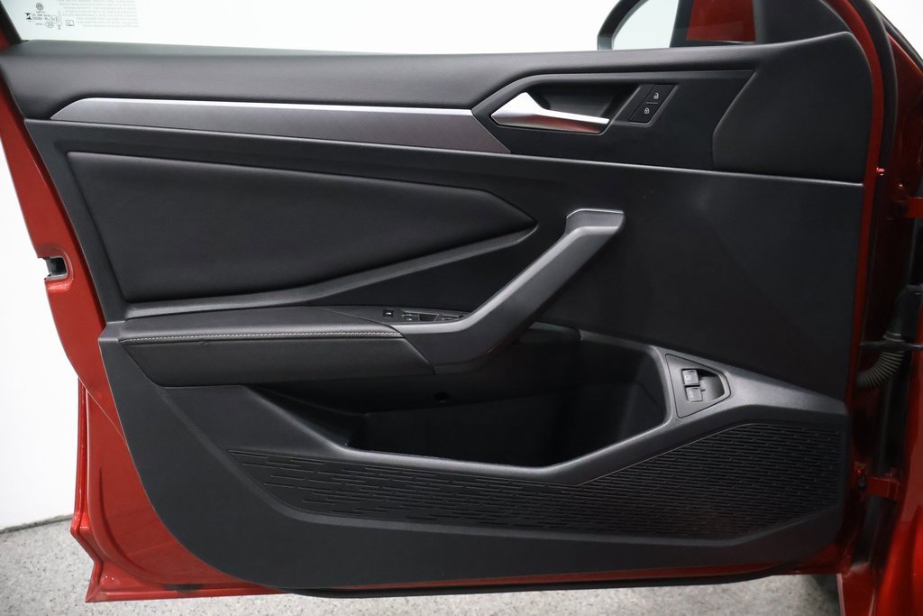 Used 2023 Volkswagen Jetta SE image 11