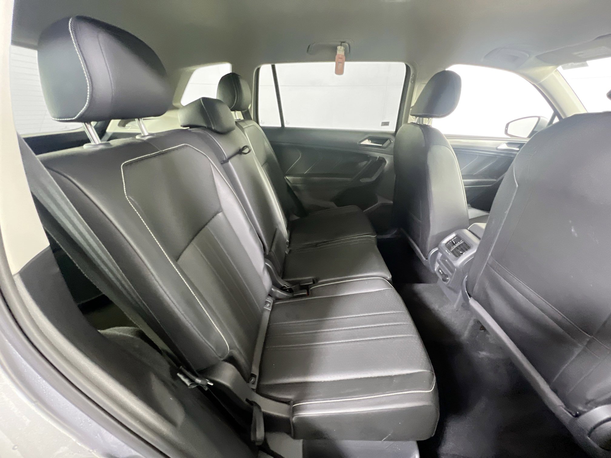 Used 2022 Volkswagen Tiguan SE AWD/4WD image 25