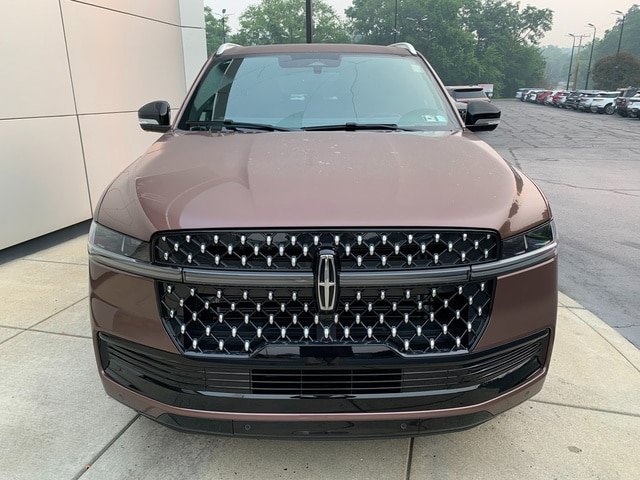 New 2027 Lincoln Navigator Black Label AWD/4WD image 9