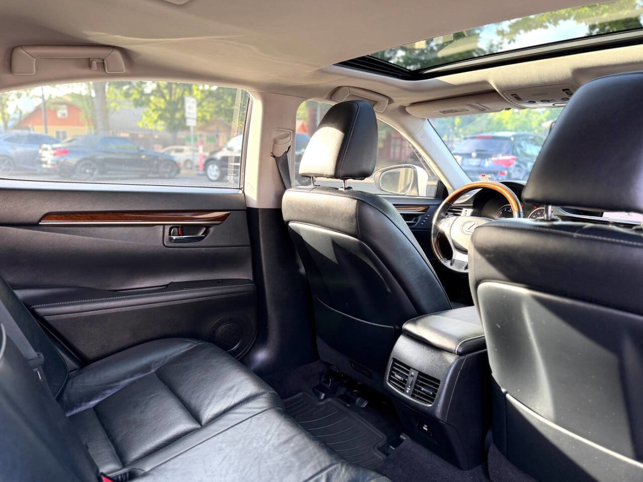 Used 2013 Lexus ES 350 w/ Luxury Pkg FWD image 14