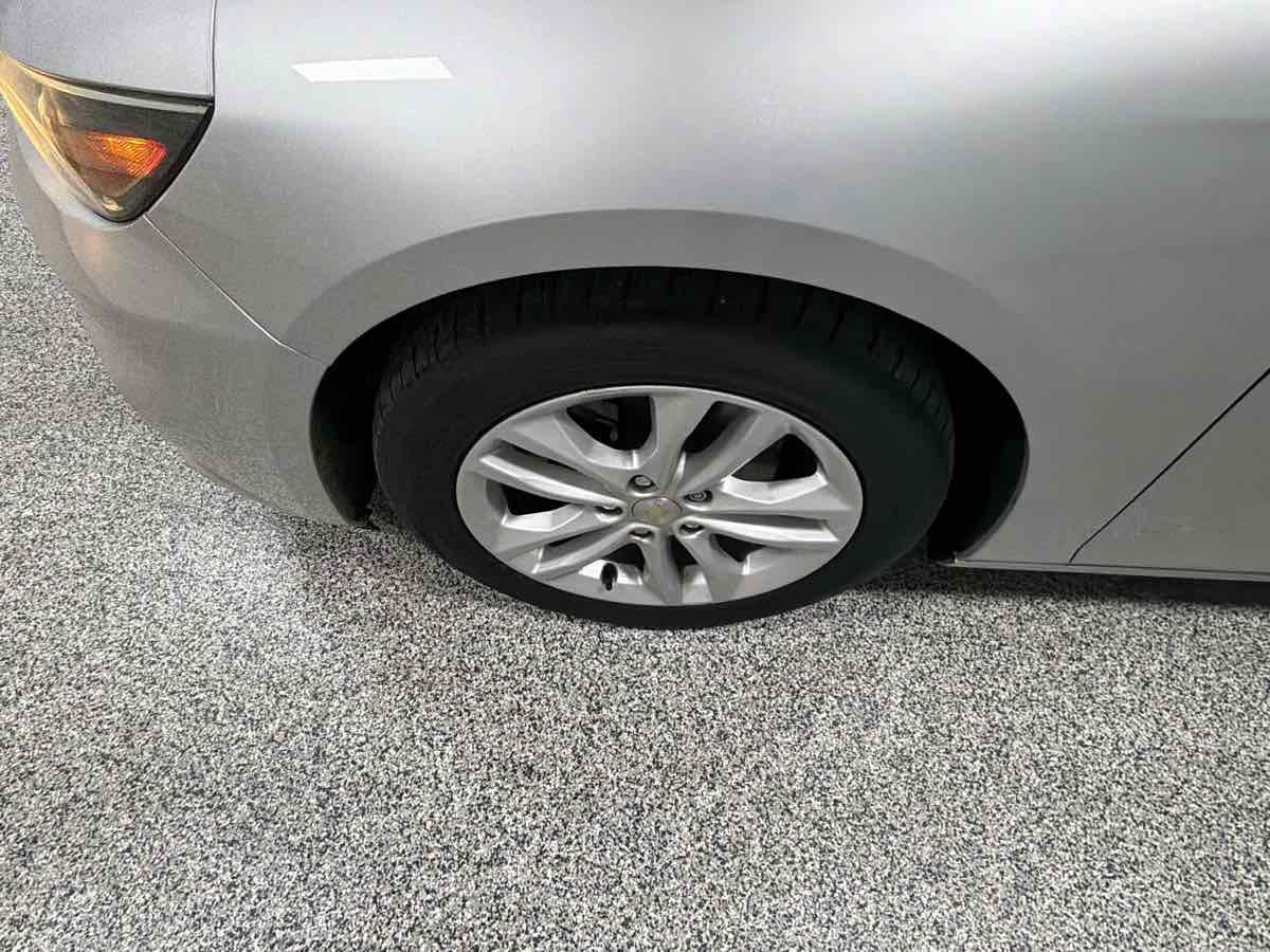 Used 2018 Chevrolet Malibu LT image 38
