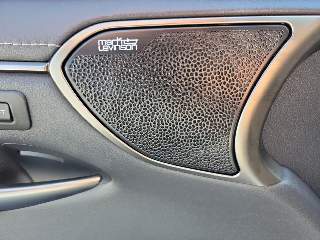 Used 2020 Lexus ES 300h w/ Accessory Package 2 FWD image 27