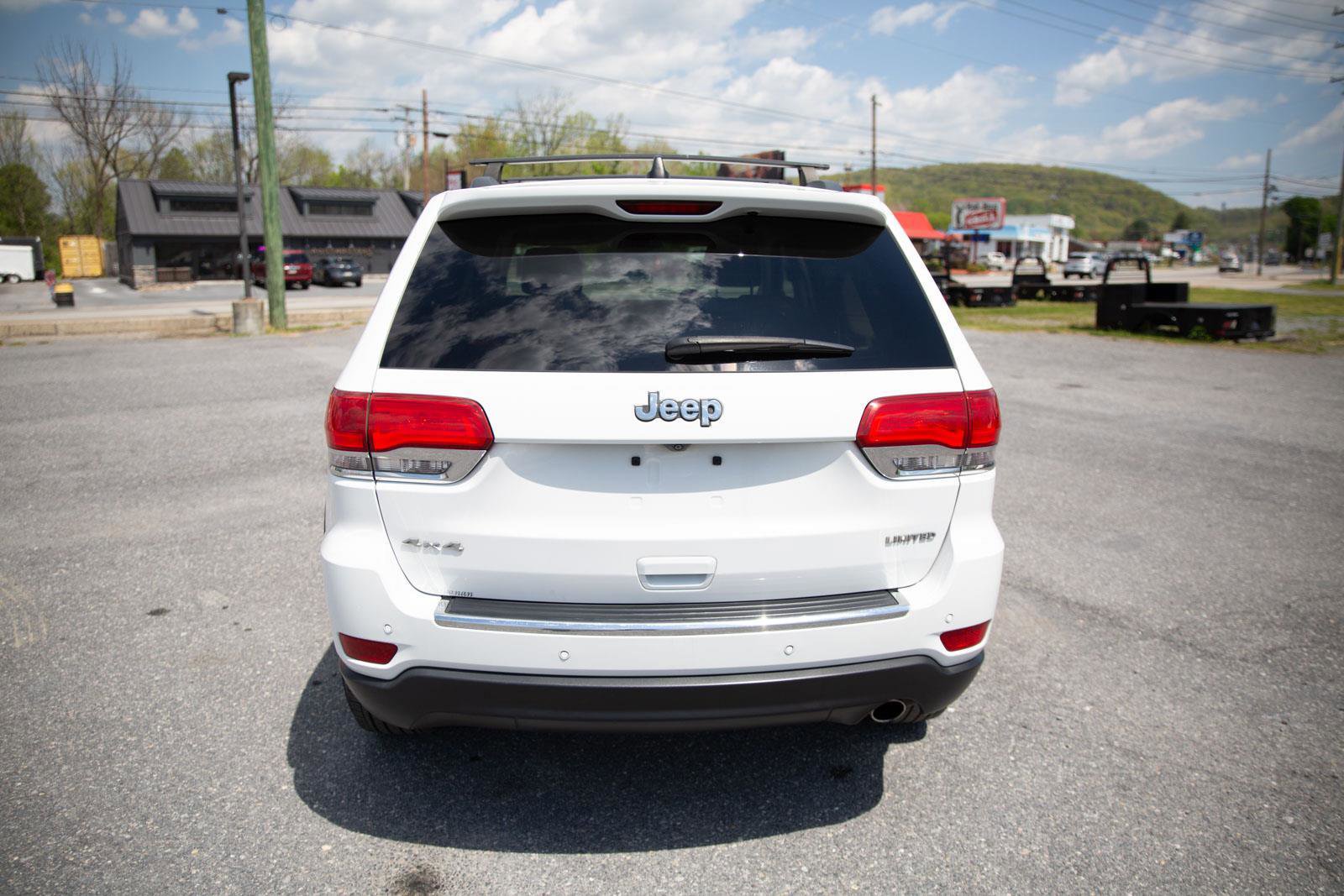 Used 2017 Jeep Grand Cherokee Limited AWD/4WD image 6