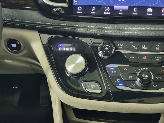 Used 2023 Chrysler Pacifica Limited AWD/4WD image 24
