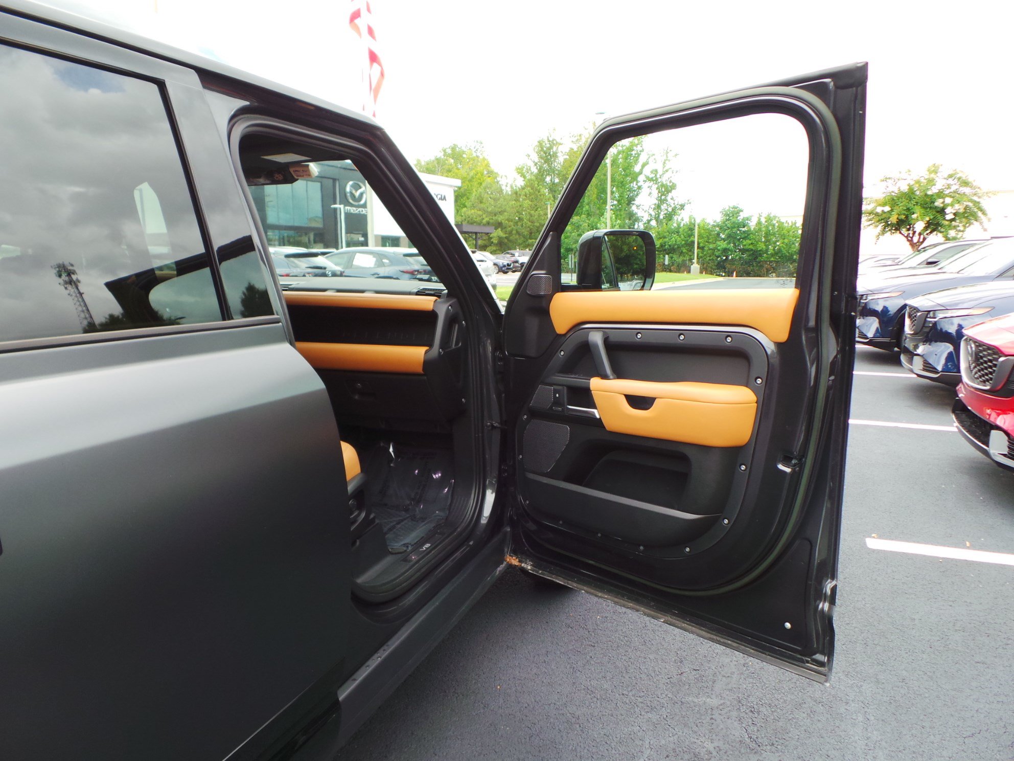 Used 2023 Land Rover Defender 110 V8 AWD/4WD image 45