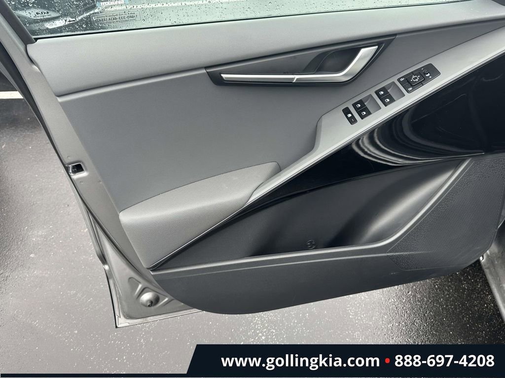 Certified 2025 Kia Niro EX FWD image 13
