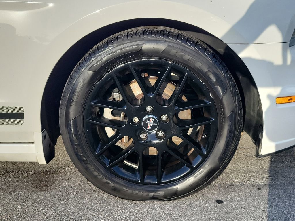Used 2013 Ford Mustang Premium image 7