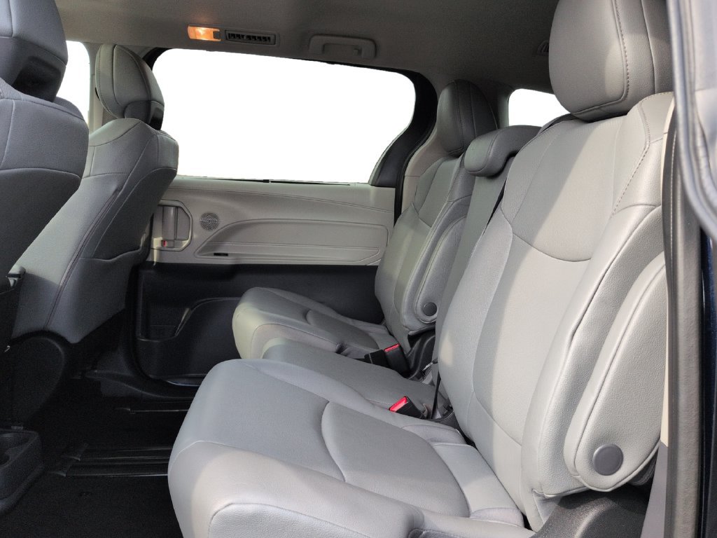 Used 2024 Toyota Sienna XLE FWD image 26