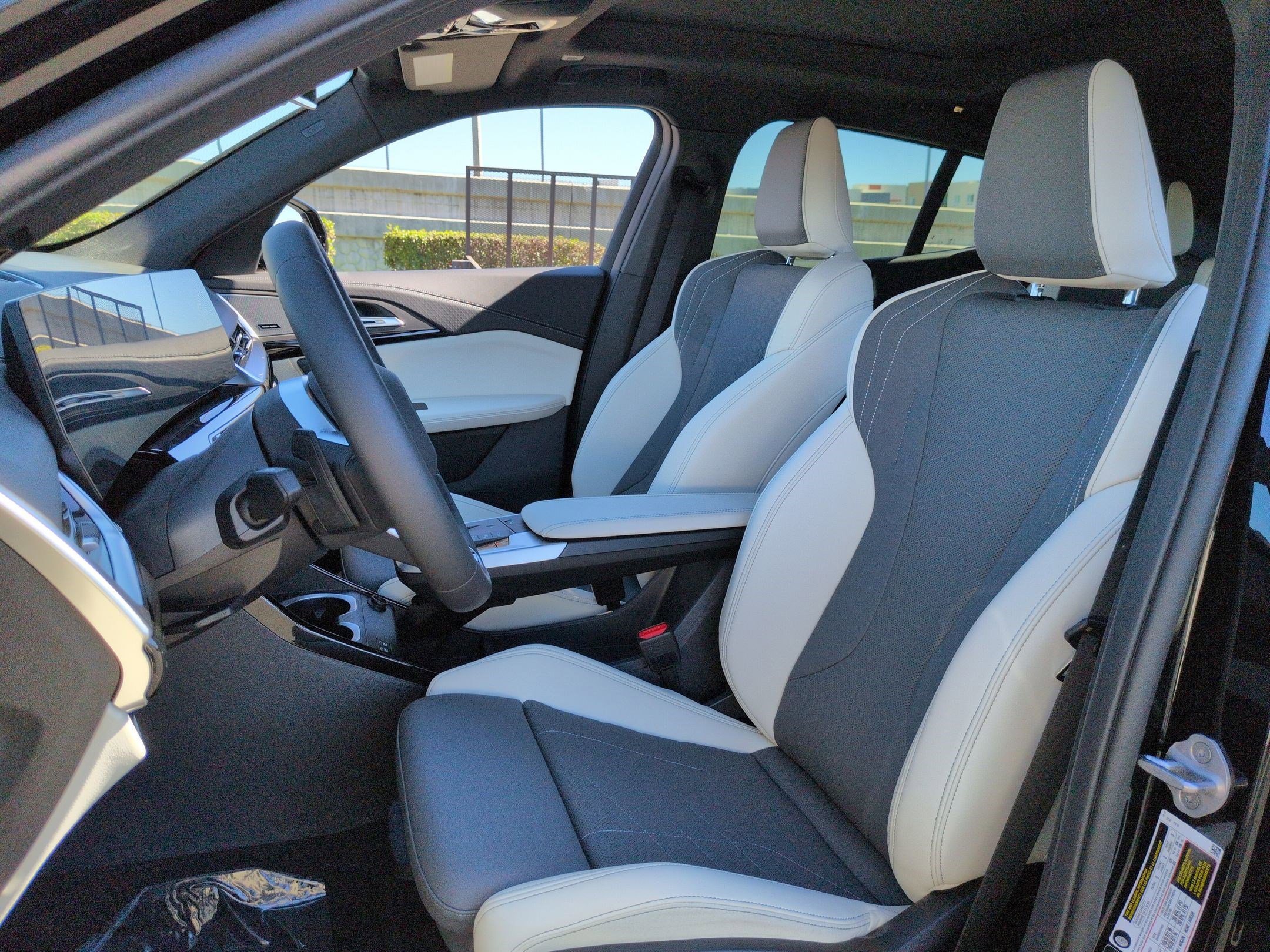 Used 2026 BMW X2 xDrive28i w/ Technology Package image 16