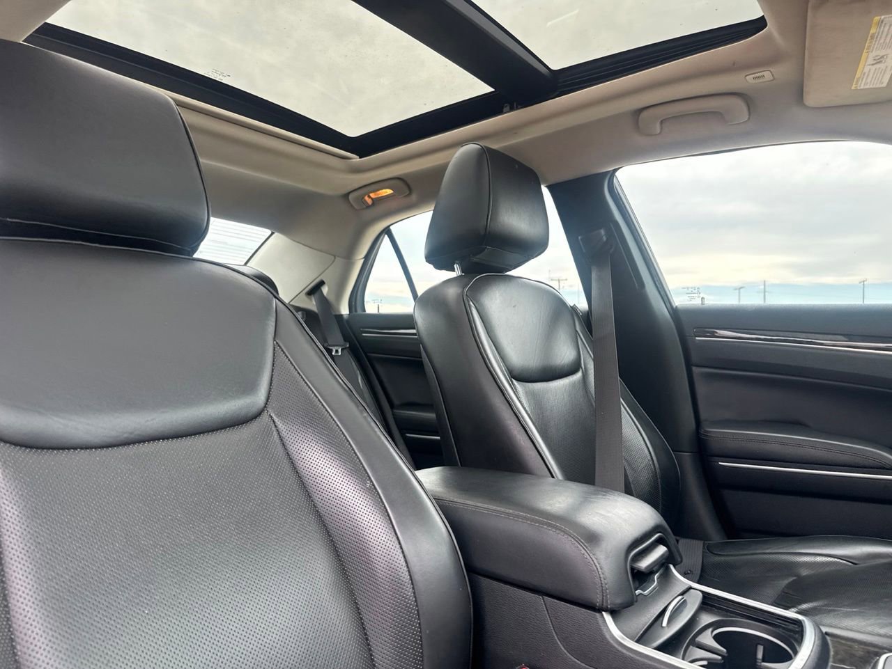 Used 2020 Chrysler 300 Limited RWD image 28