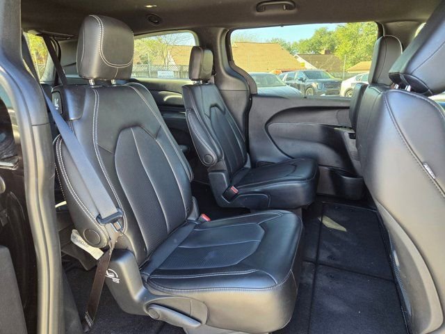 Used 2025 Chrysler Pacifica Select image 26