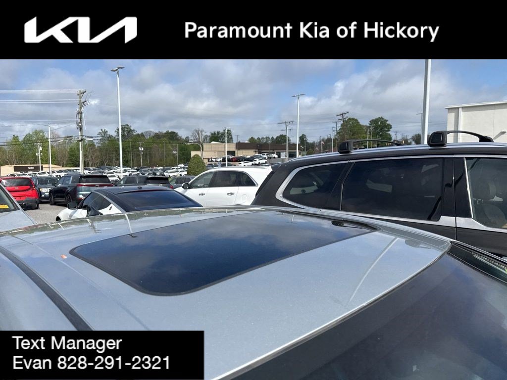 Used 2022 Toyota Avalon XSE w/ Carpet Mat Package (TMS) image 4