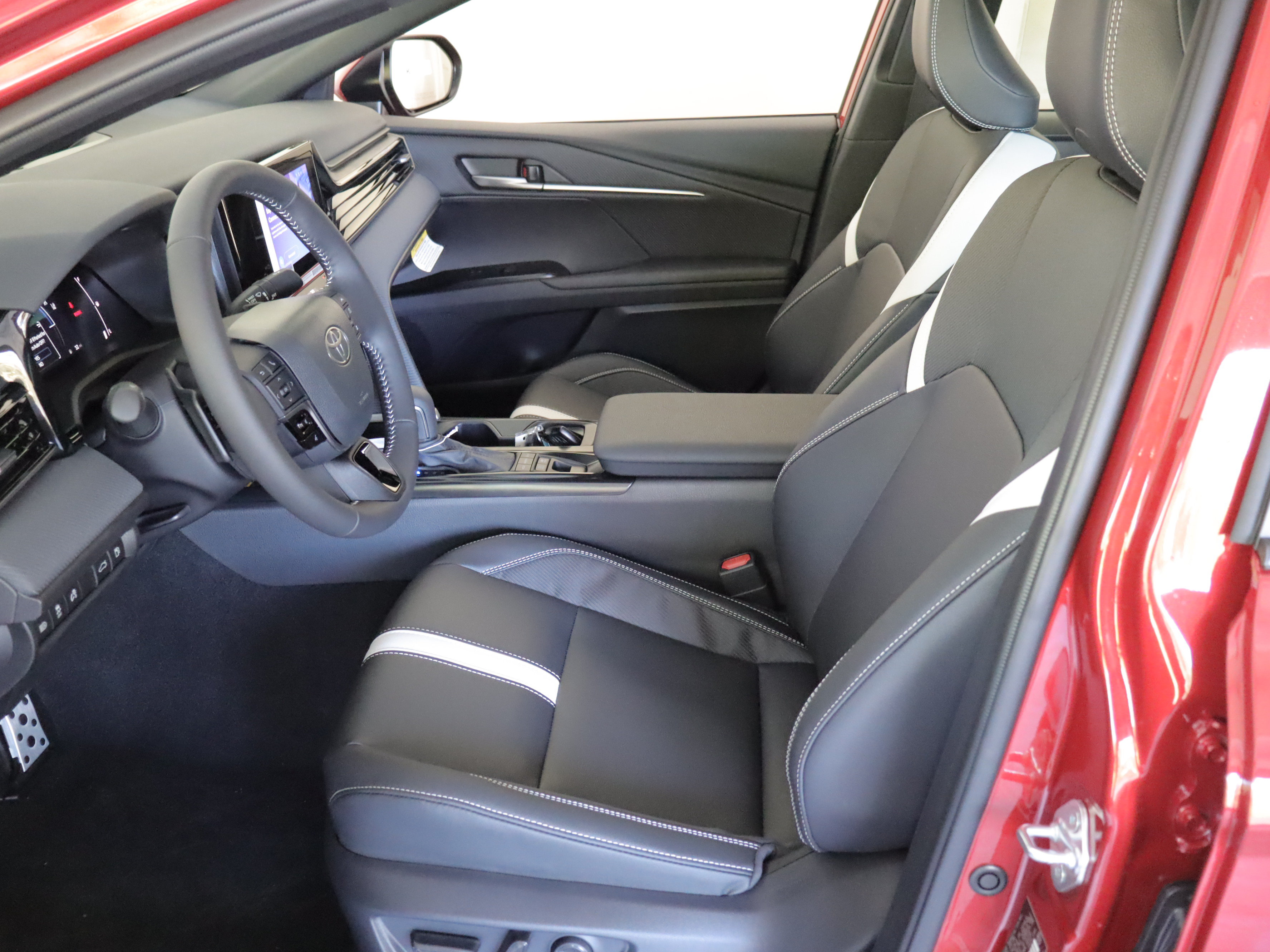 Used 2026 Toyota Camry SE w/ Convenience Package AWD/4WD image 18