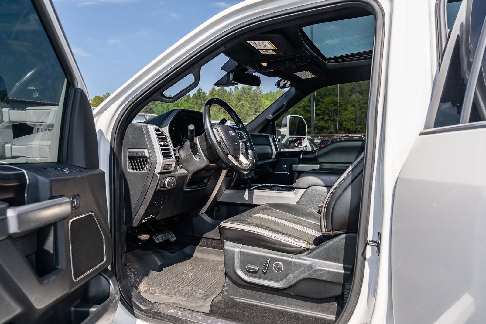 Used 2019 Ford F250 Platinum w/ Platinum Ultimate Package AWD/4WD image 18