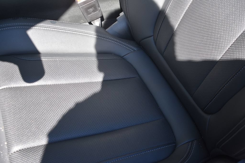 Used 2025 BMW 330i Sedan RWD image 11