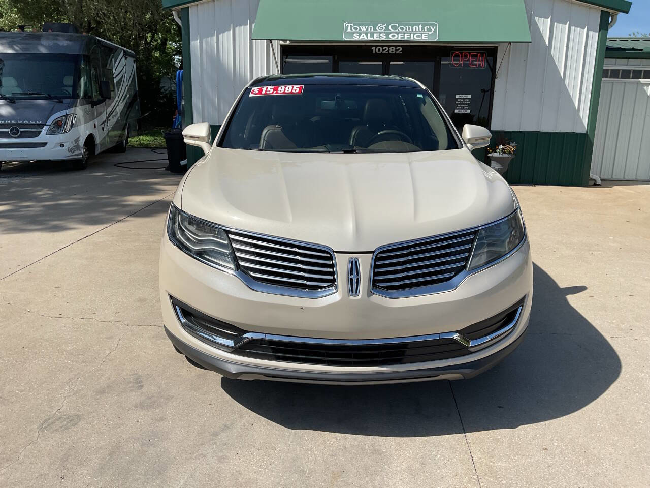 Used 2016 Lincoln MKX Reserve w/ Luxury Package image 4