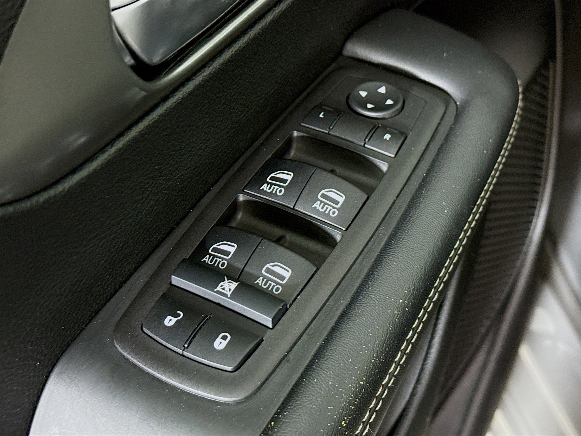 Used 2025 Chrysler Pacifica Select image 20