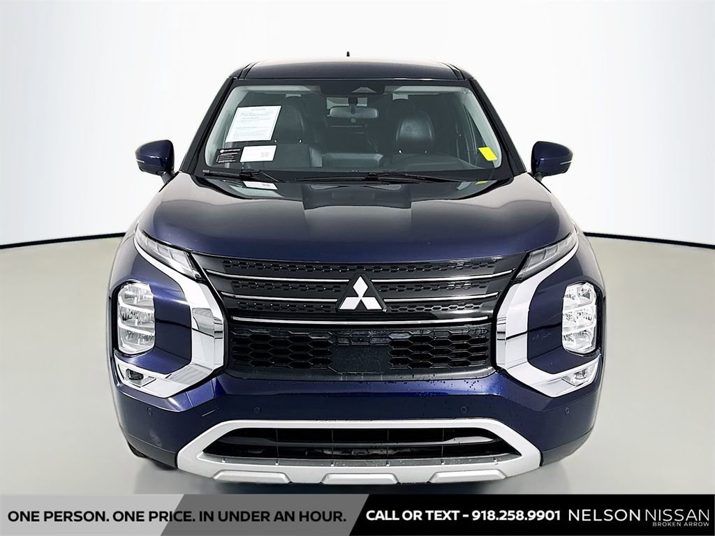 Used 2023 Mitsubishi Outlander SE Black Edition image 2