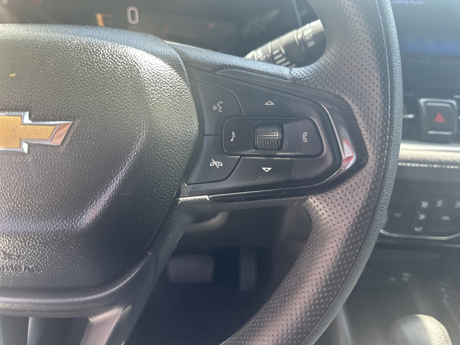 Used 2025 Chevrolet TrailBlazer LT AWD/4WD image 12