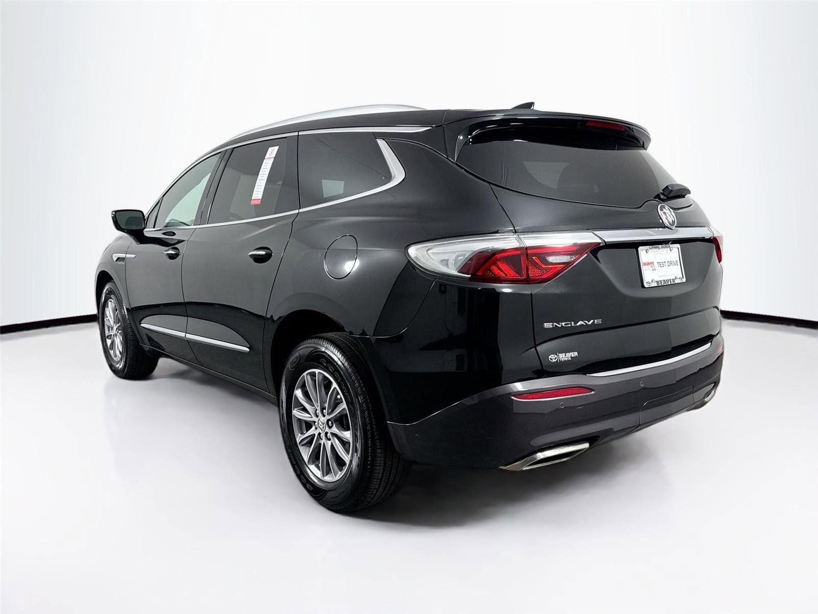 Used 2024 Buick Enclave Essence FWD image 2