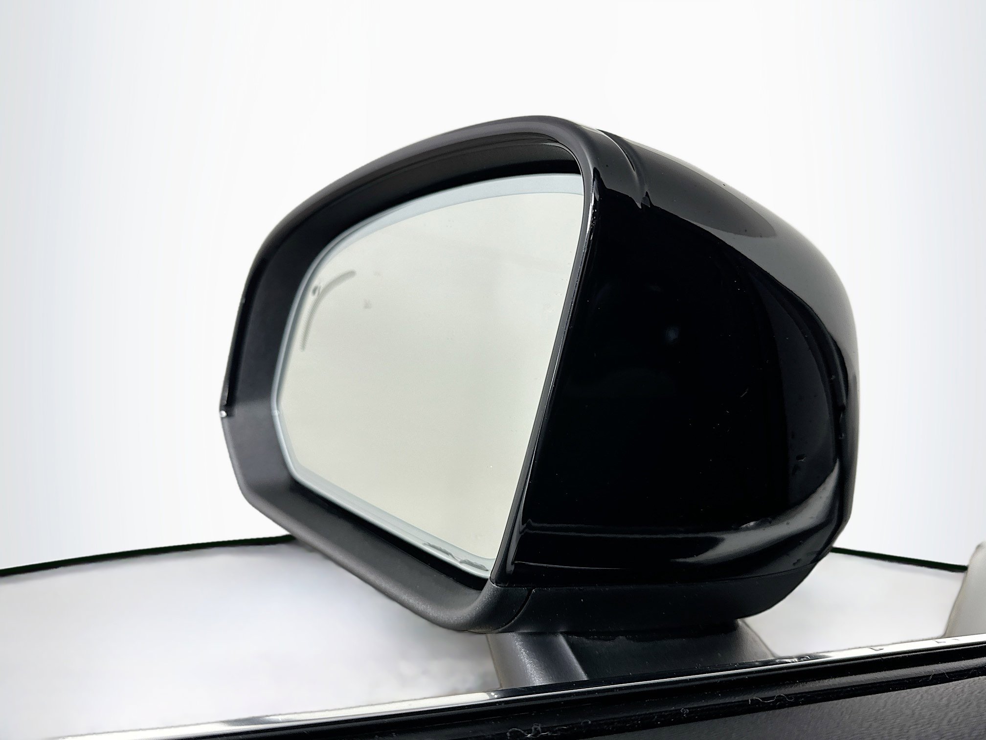 Used 2025 Volvo XC40 B5 Plus image 16