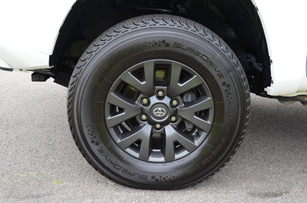 Used 2023 Toyota Tacoma SR5 w/ Technology Package AWD/4WD image 9