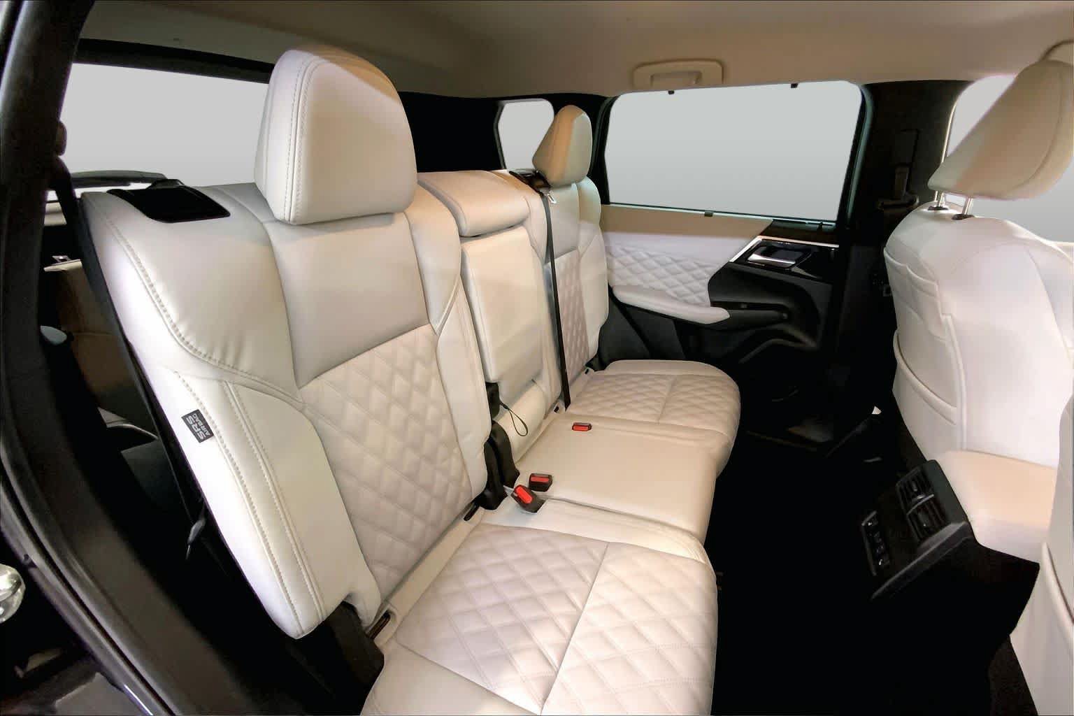 Used 2023 Mitsubishi Outlander SEL AWD/4WD image 19