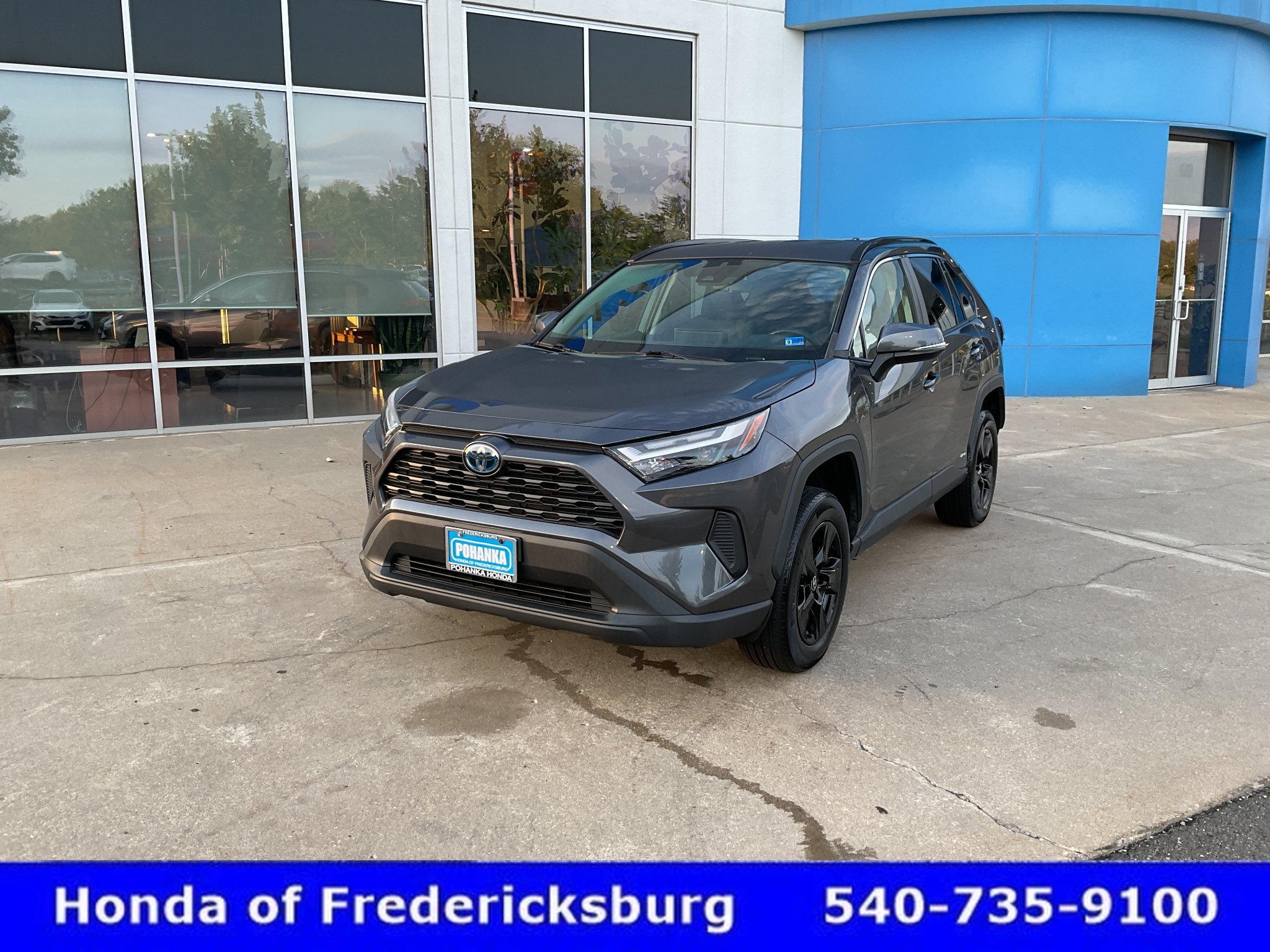 Used 2024 Toyota RAV4 XLE AWD/4WD image 2