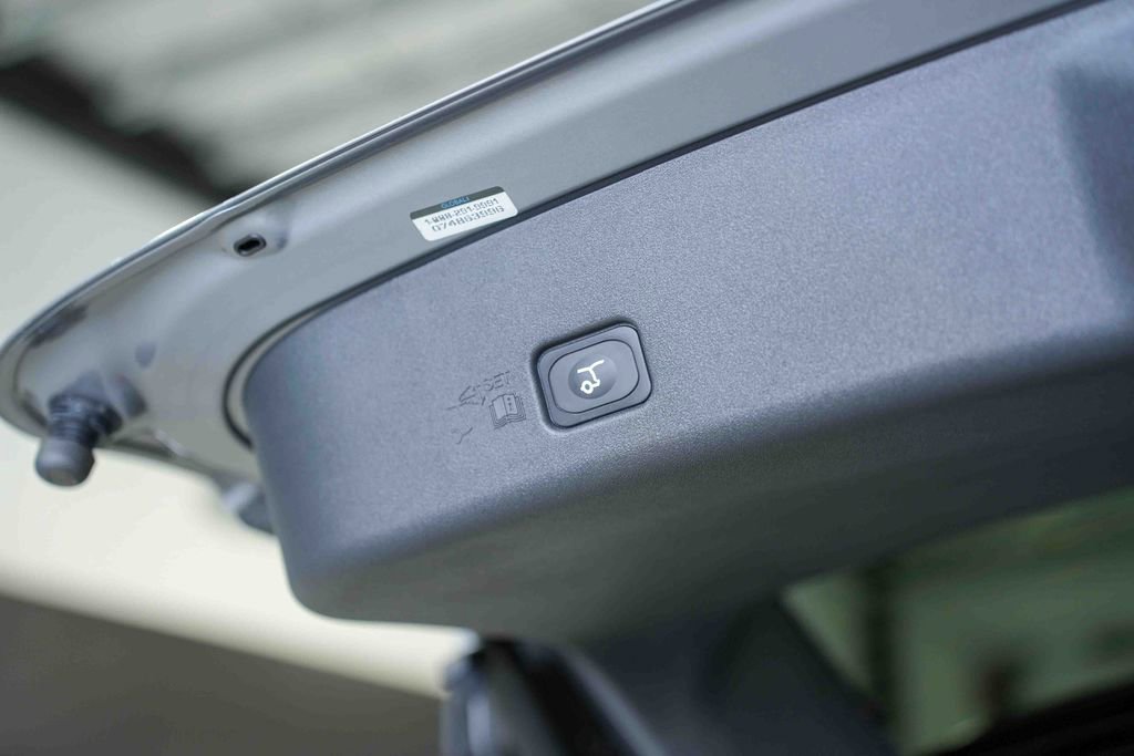 Used 2024 Lincoln Nautilus Reserve w/ Equipment Group 202A image 14