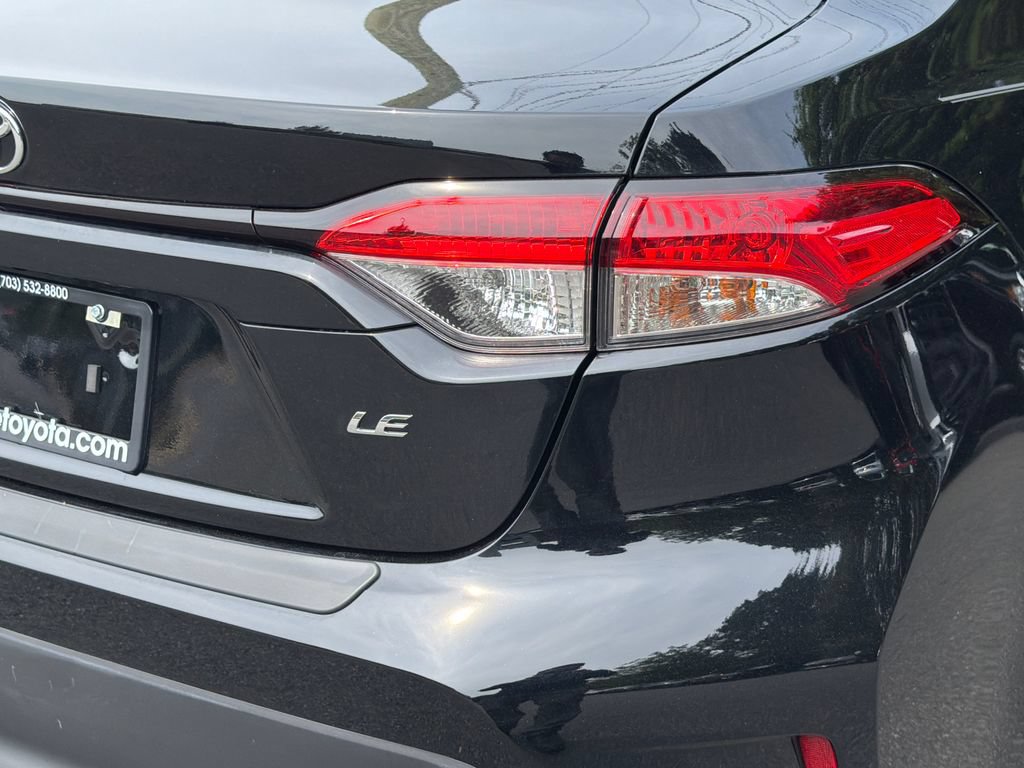 Used 2025 Toyota Corolla LE w/ LE Premium Package FWD image 5
