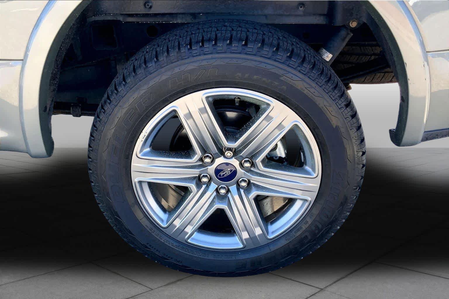 Used 2020 Ford F150 Lariat w/ Trailer Tow Package RWD image 19