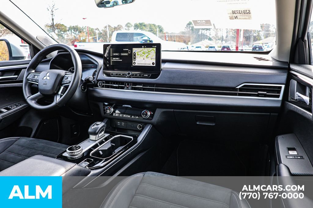 Used 2025 Mitsubishi Outlander SE image 33