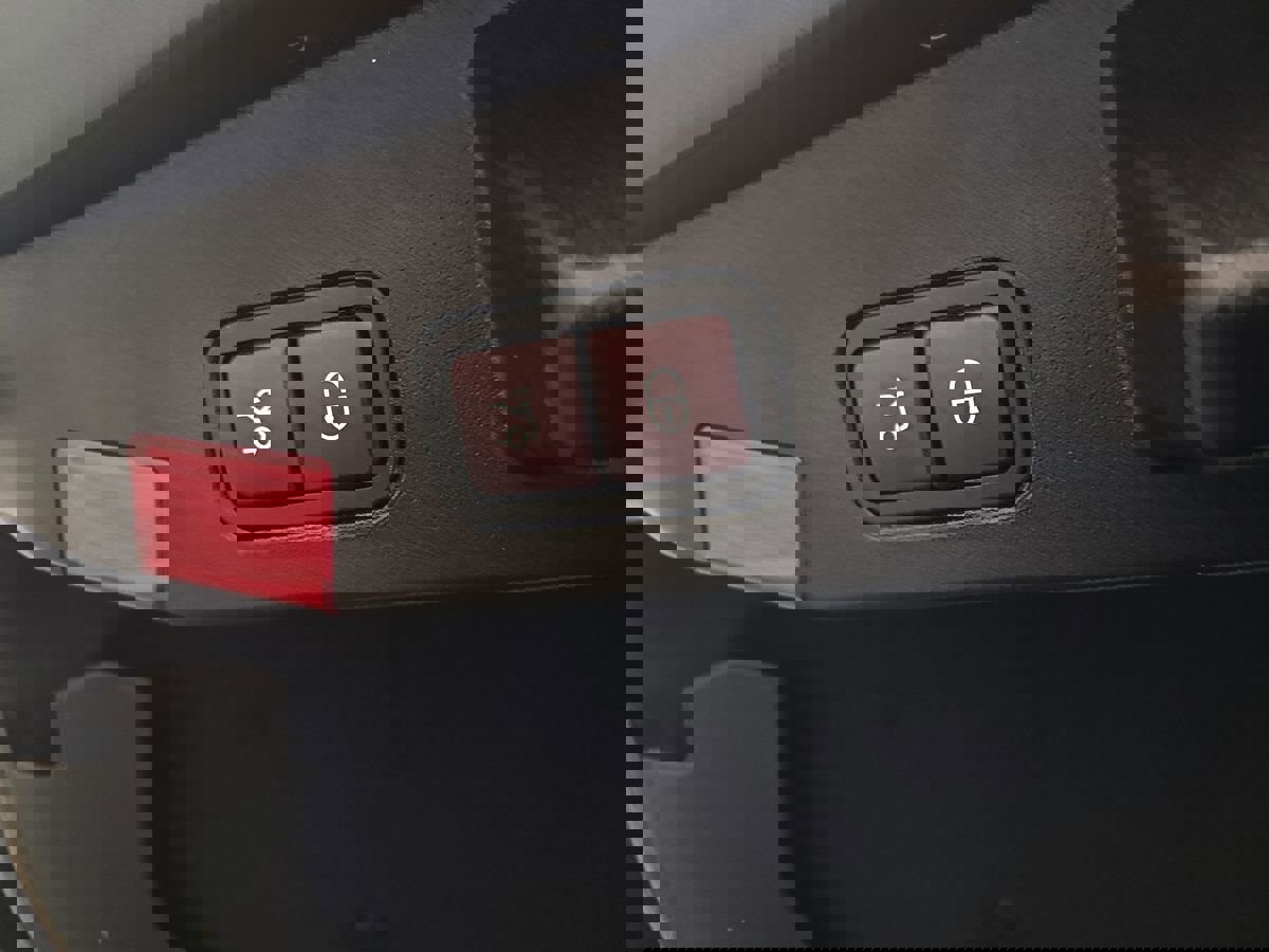 Used 2016 Mercedes-Benz SL 550 image 44