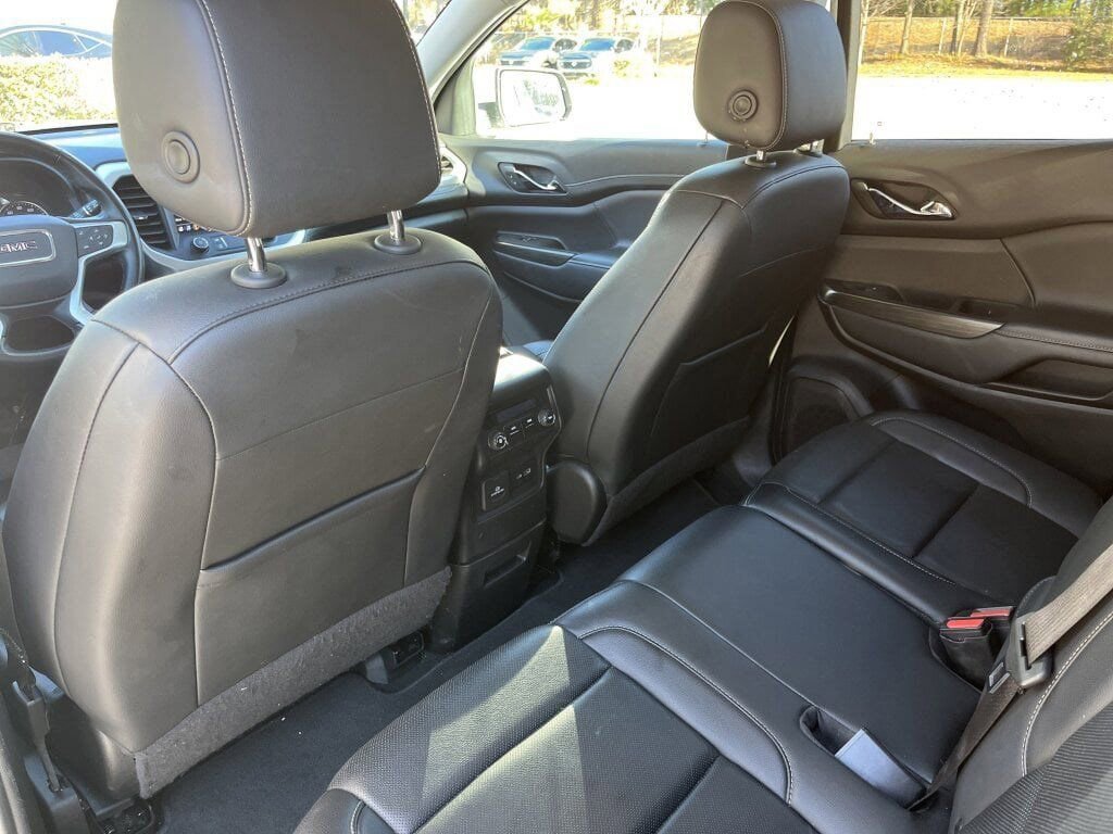 Used 2023 GMC Acadia SLT image 18