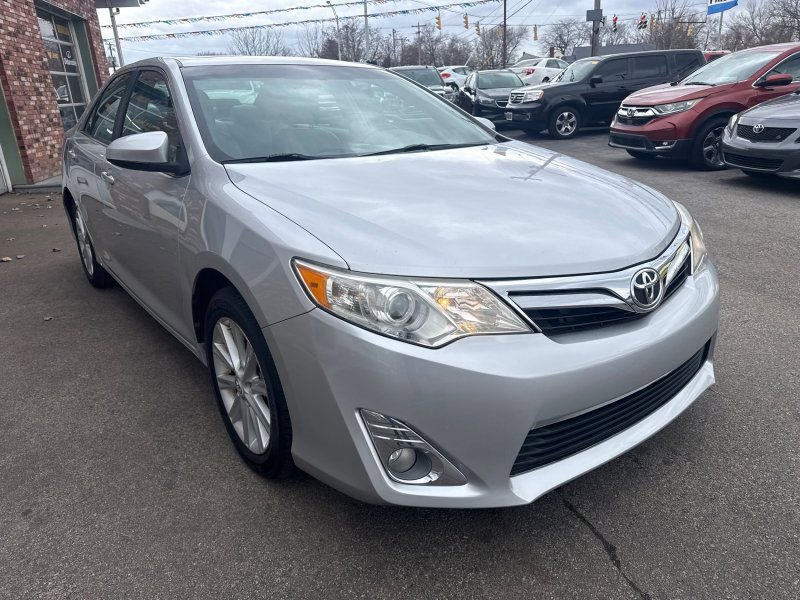 Used 2013 Toyota Camry XLE image 3