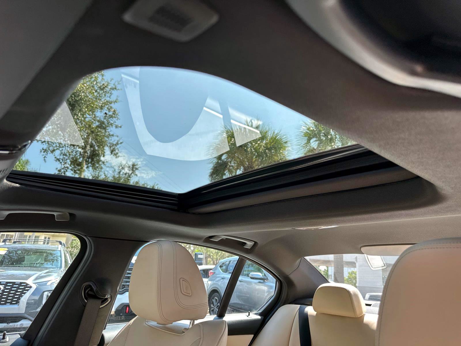 Used 2024 BMW 330i Sedan w/ Premium Package image 23