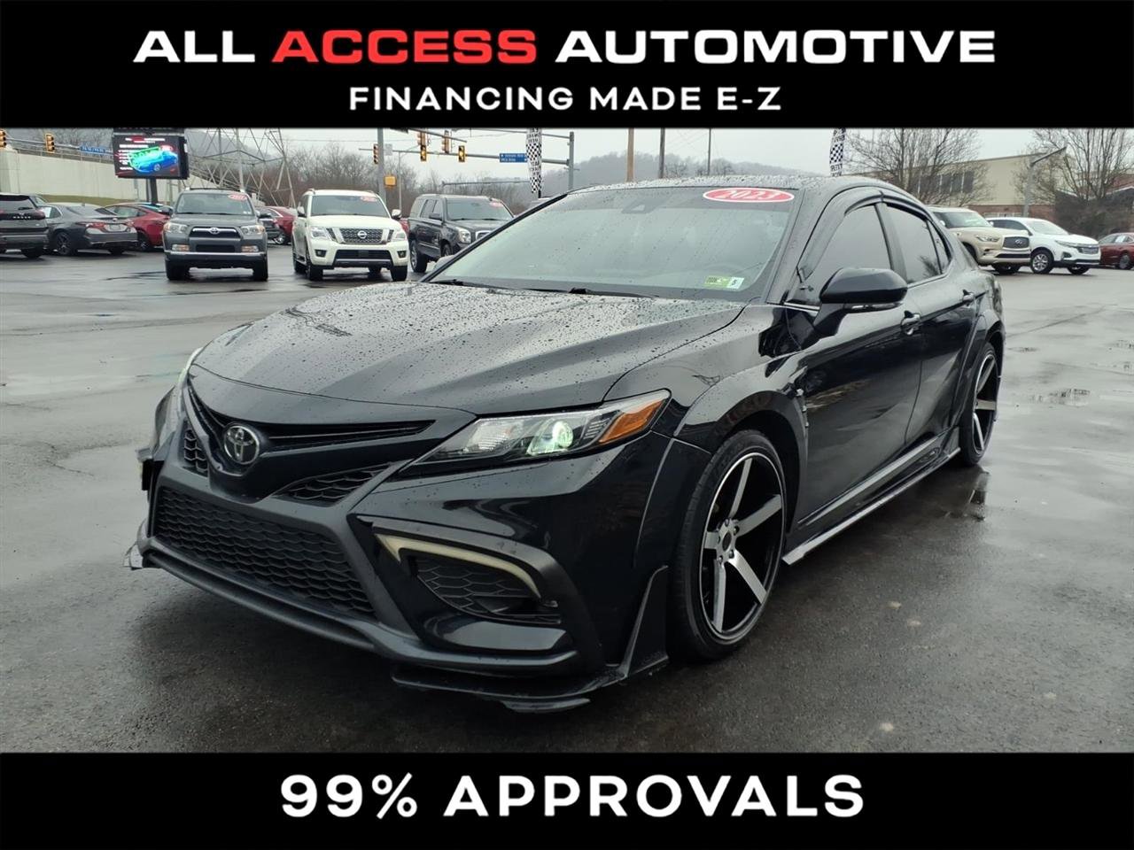 Used 2023 Toyota Camry SE w/ Cold Weather Package image 3