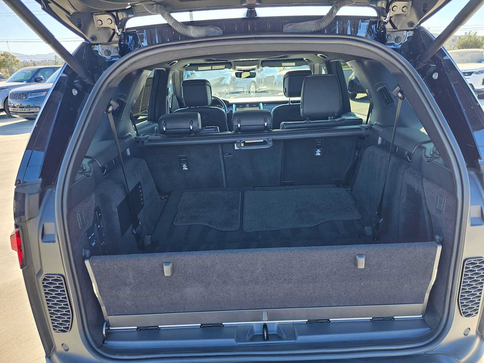 Used 2025 Land Rover Discovery S AWD/4WD image 14