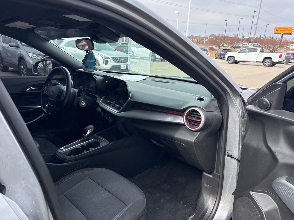 Used 2024 Chevrolet Trax RS w/ Driver Confidence Package image 21