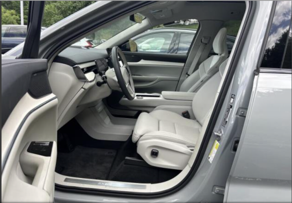 Certified 2025 Volvo EX90 Ultra AWD/4WD image 3