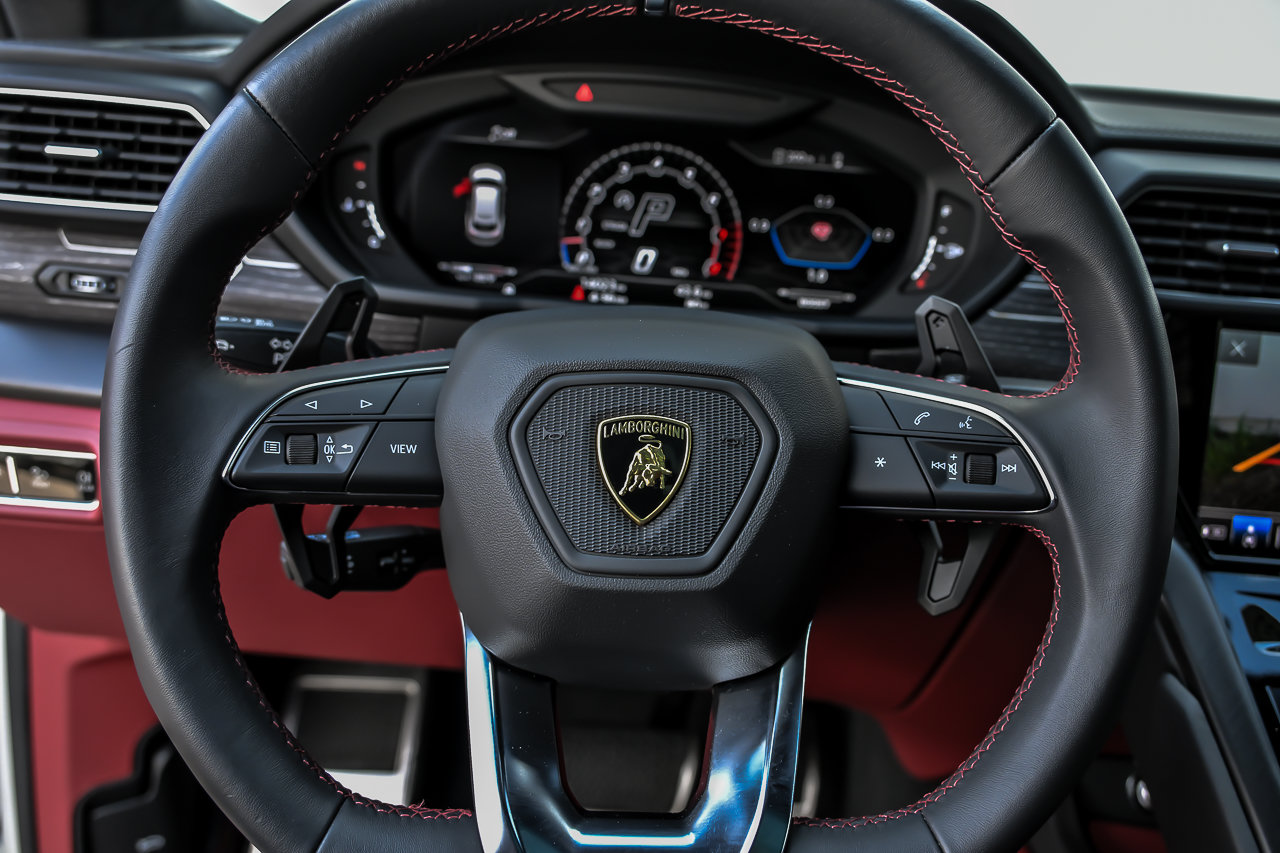 Used 2022 Lamborghini Urus AWD/4WD image 39